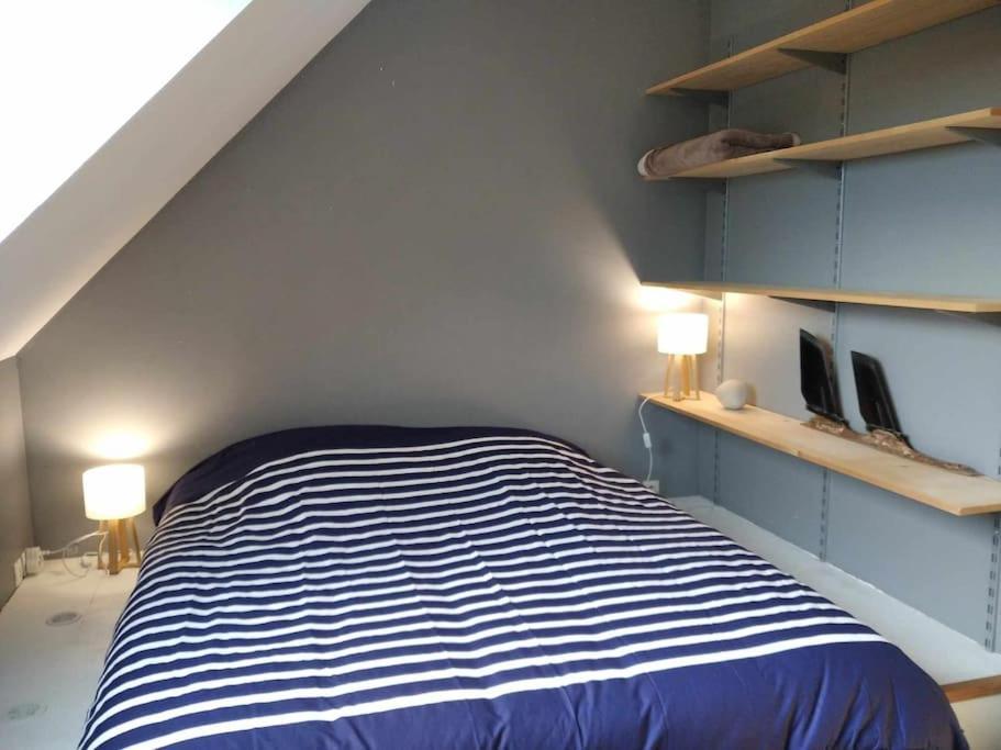 Ryes L Etablissement Gold Beach Propose 1 Hebergement , Maison 80M2 Avec Terrain 500M2, Parking Prive A 4 Min Du Port Artificiel D Arromanches, Services Accueil Personnalise, Lits Faits, Serviettes, Menage, Netflix, Wifi מראה חיצוני תמונה