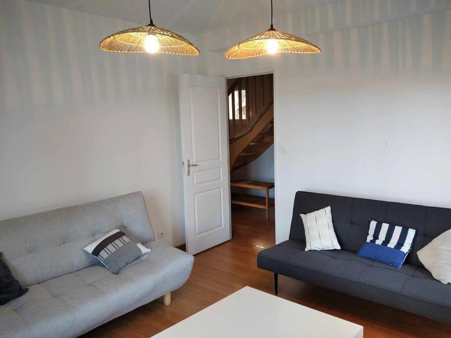 Ryes L Etablissement Gold Beach Propose 1 Hebergement , Maison 80M2 Avec Terrain 500M2, Parking Prive A 4 Min Du Port Artificiel D Arromanches, Services Accueil Personnalise, Lits Faits, Serviettes, Menage, Netflix, Wifi מראה חיצוני תמונה