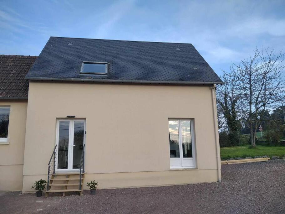 Ryes L Etablissement Gold Beach Propose 1 Hebergement , Maison 80M2 Avec Terrain 500M2, Parking Prive A 4 Min Du Port Artificiel D Arromanches, Services Accueil Personnalise, Lits Faits, Serviettes, Menage, Netflix, Wifi מראה חיצוני תמונה